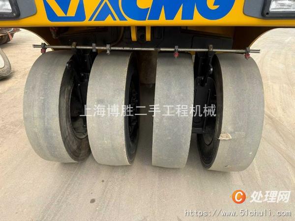 二手膠輪壓路機(jī)