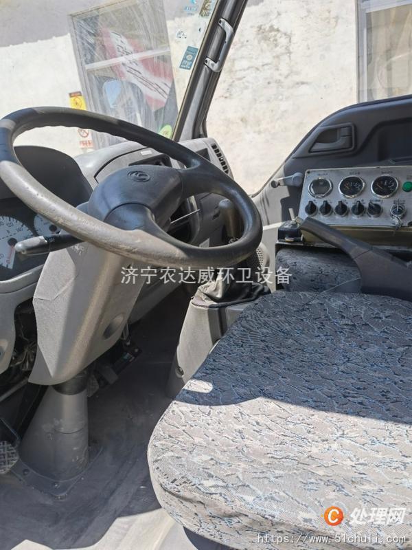 厂商底价转让闲置扫路车17年