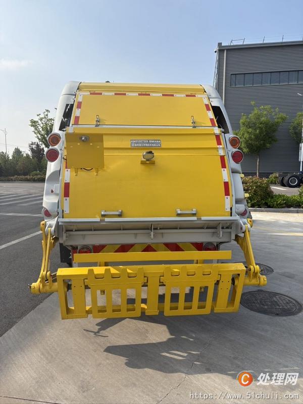 二手勾臂式垃圾車