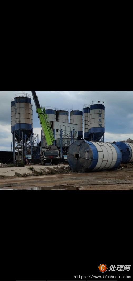 小米YU7遭逆行水泥罐车碰击车主平安无事感谢小米关心