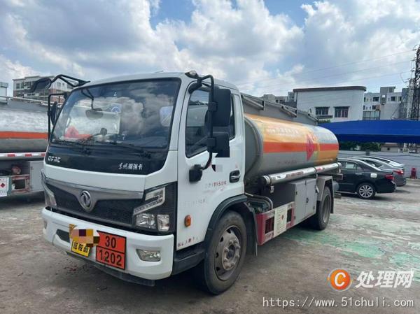 底价出售二手8吨东风福瑞卡加油车