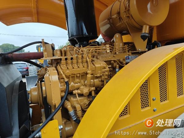 二手振動(dòng)壓路機(jī)