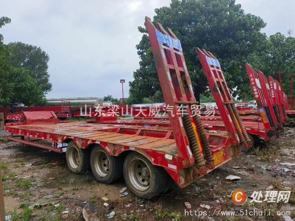 二手挖掘機(jī)運(yùn)輸車