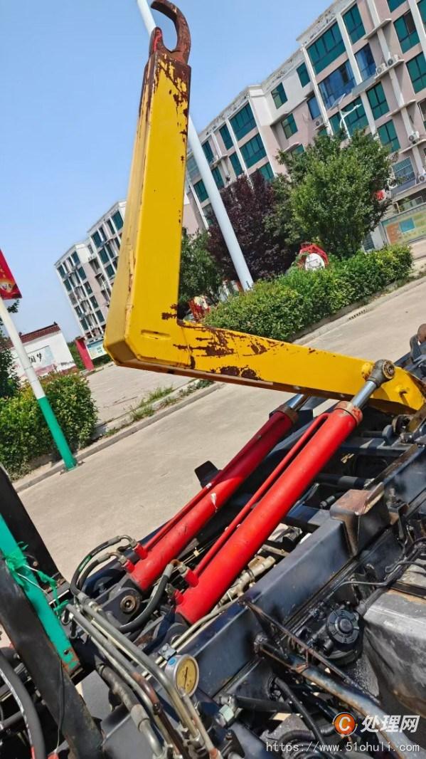 二手勾臂式垃圾車(chē)