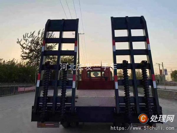 二手挖掘機(jī)運(yùn)輸車