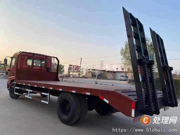 二手挖掘機(jī)運(yùn)輸車