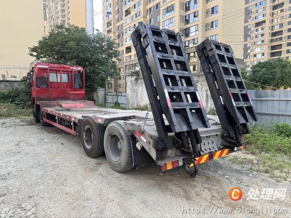 二手挖掘機運輸車