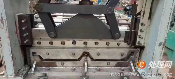 出售二手角驰760/820型成型机设施