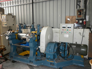 天津市地星泡绵制作有限公司获得炼胶机升降结构专利有效地增加了渠道的升降功用